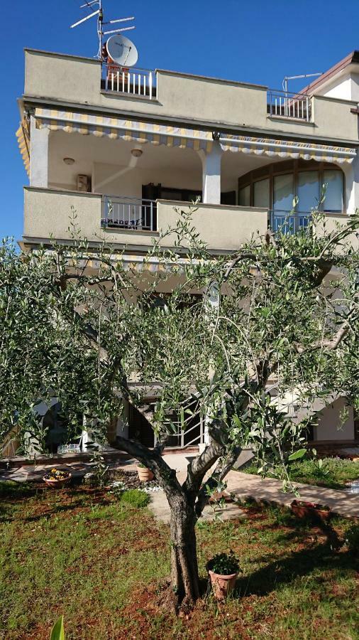 App Lov Apartment Umag Bagian luar foto